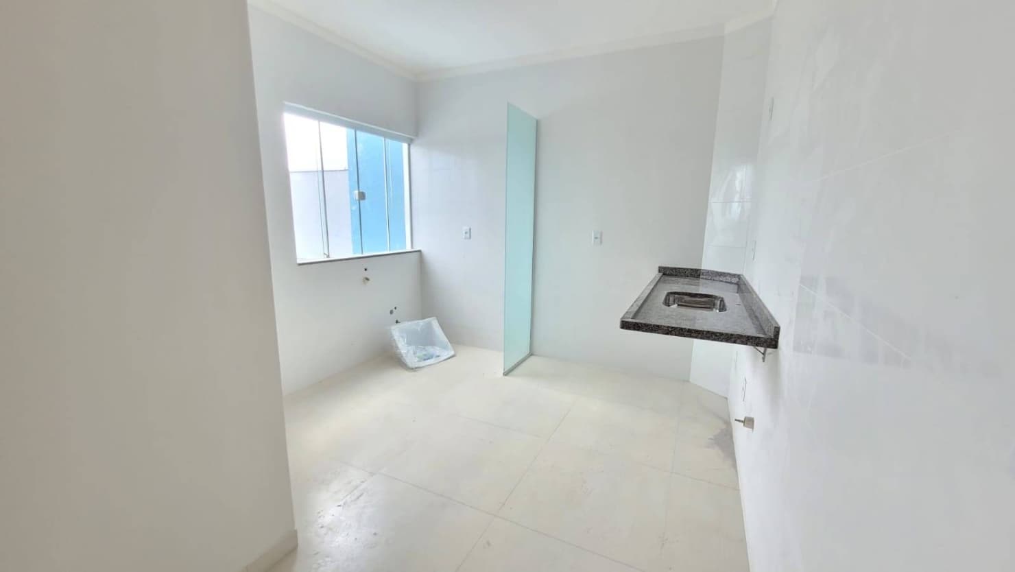 APARTAMENTO COMPLETO NO VERGANI: 2 Quartos, Varanda e Cozinha Funcional 2