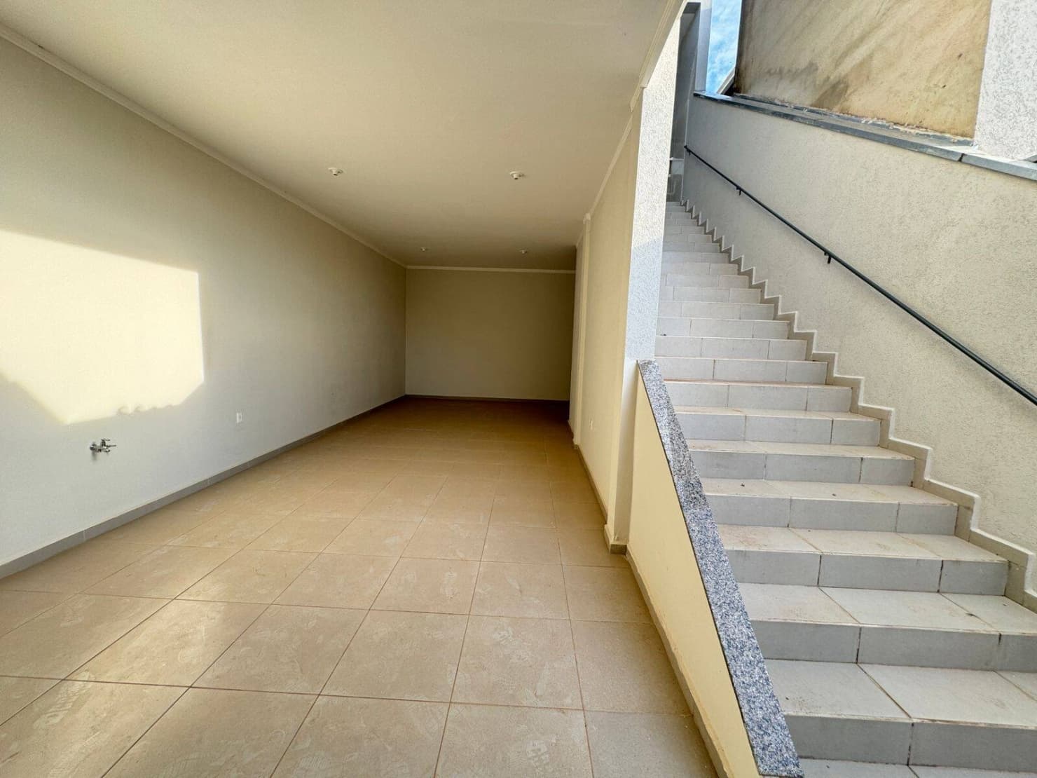 CASA AMPLA NO CIDADE VERGANI: 155m² Construídos, 3 Quartos (Suíte) e 2 Vagas Cobertas 5