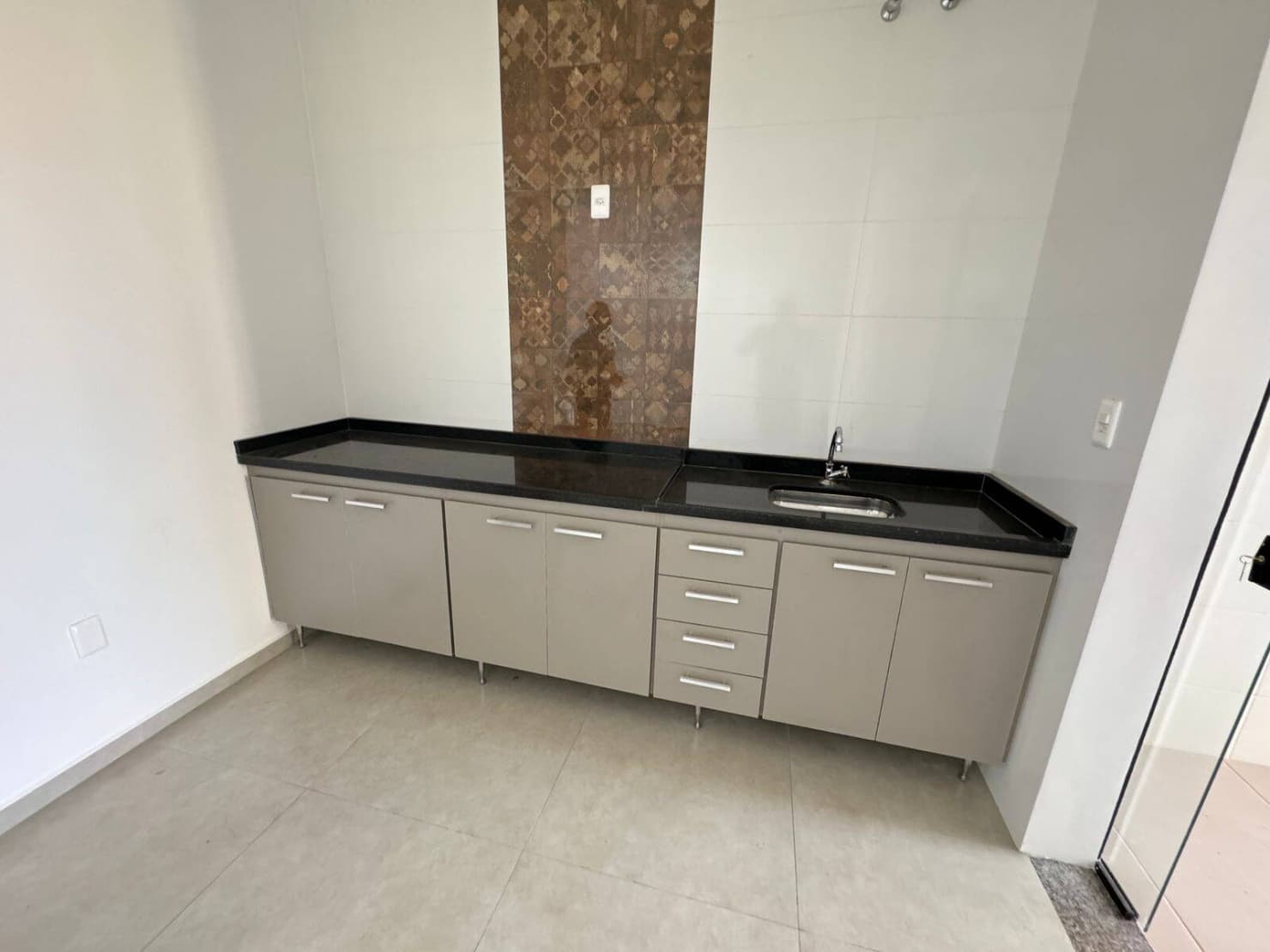 CASA AMPLA NO CIDADE VERGANI: 155m² Construídos, 3 Quartos (Suíte) e 2 Vagas Cobertas 2