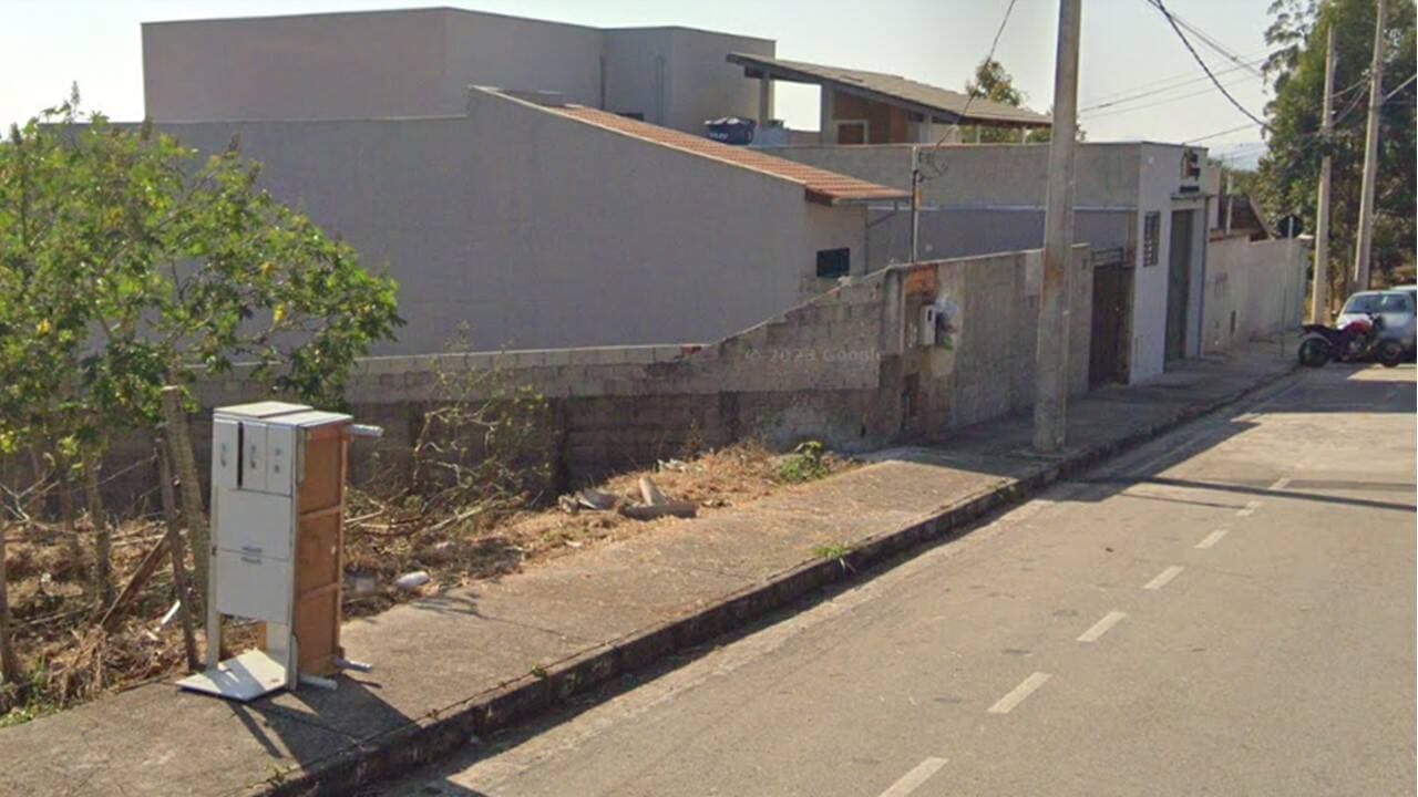 TERRENO RESIDENCIAL DE 300m² NO CIDADE VERGANI: Espaço Ideal para Construir com Qualidade 3
