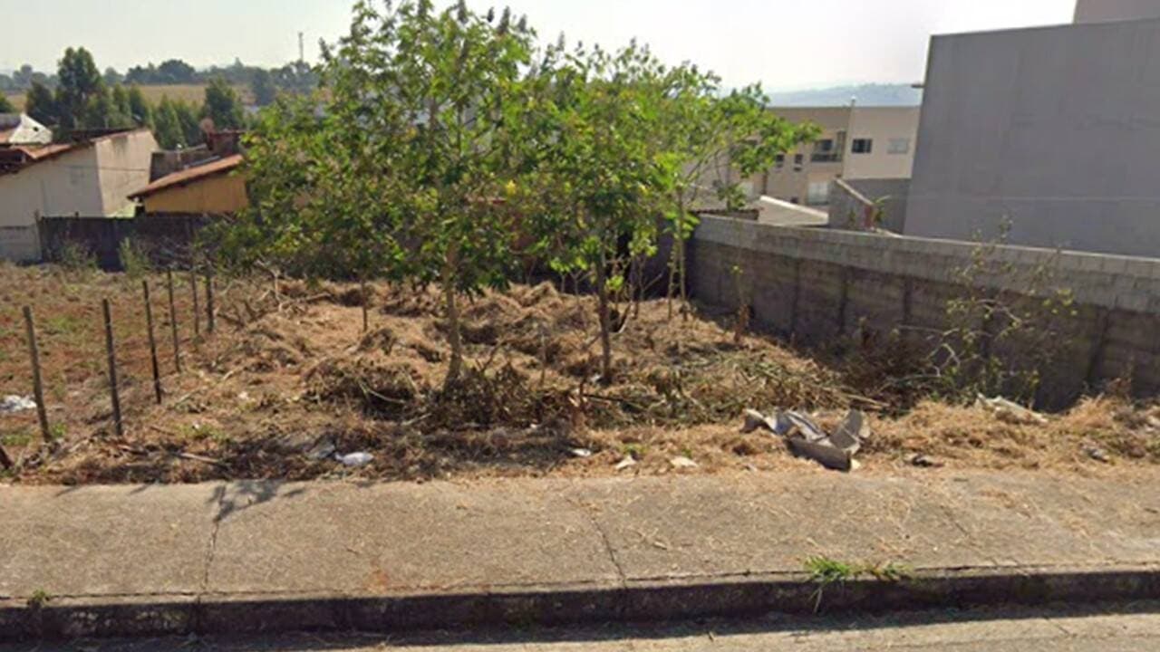TERRENO RESIDENCIAL DE 300m² NO CIDADE VERGANI: Espaço Ideal para Construir com Qualidade
