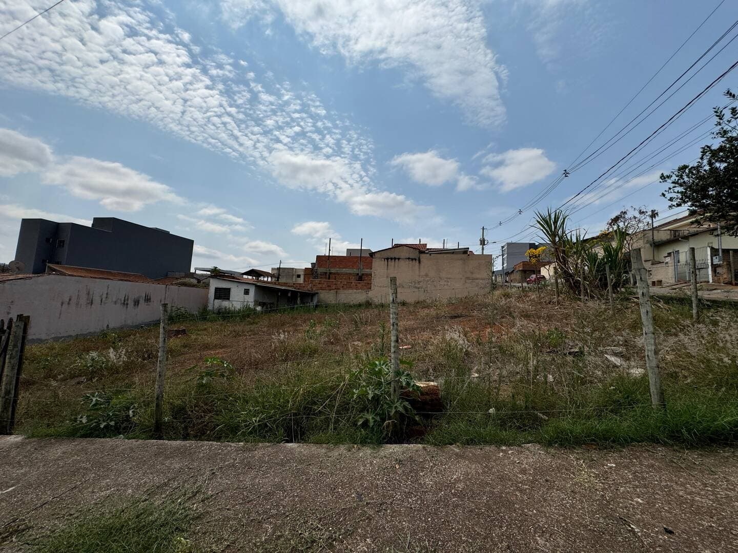 SUPER OPORTUNIDADE DE INVESTIMENTO: Venda de 2 LOTES de 300m² (Total 600m²) no Cidade Vergani 3