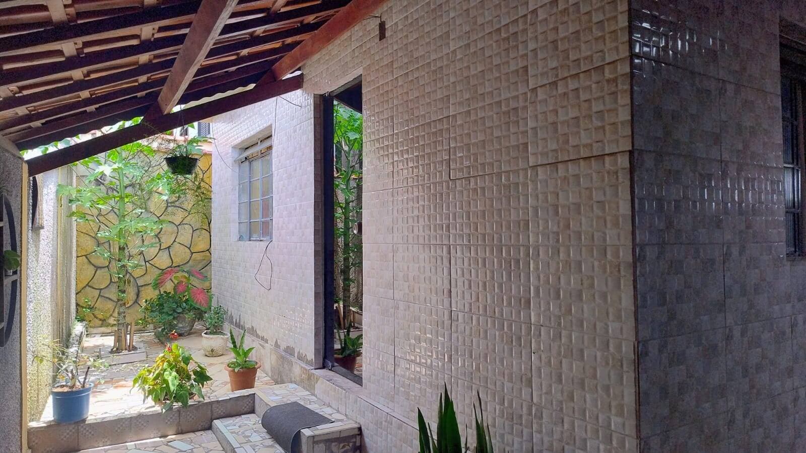 CASA FAMILIAR GRANDE C/ PONTO COMERCIAL NO FAISQUEIRA: 5 Quartos, Lote 250m² e Renda Extra! 4