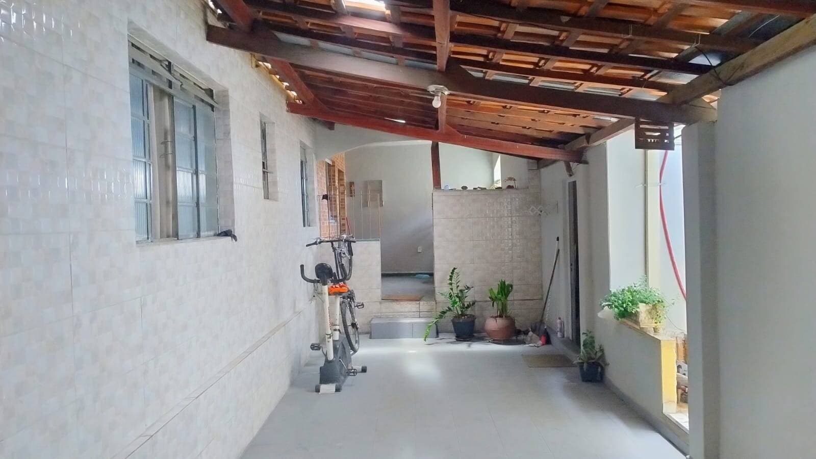 CASA FAMILIAR GRANDE C/ PONTO COMERCIAL NO FAISQUEIRA: 5 Quartos, Lote 250m² e Renda Extra! 3