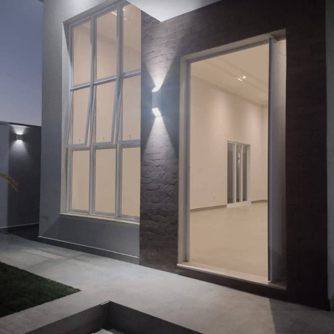 CASA FAMILIAR C/ ESPAÇO GOURMET NO RESIDENCIAL SERRA MORENA: 3 Quartos, Suíte e 4 Vagas 5