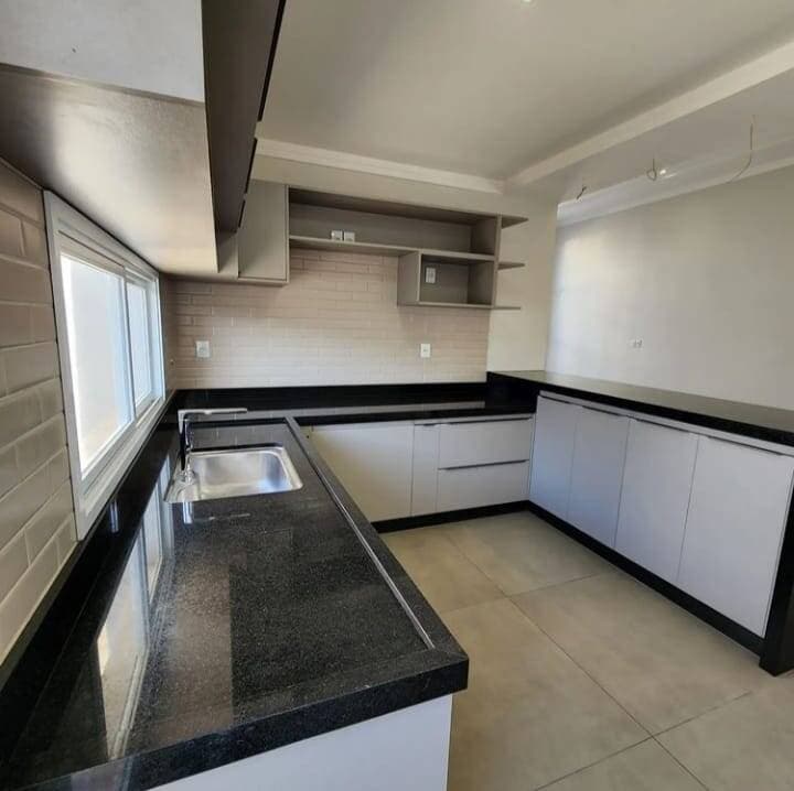 CASA FAMILIAR C/ ESPAÇO GOURMET NO RESIDENCIAL SERRA MORENA: 3 Quartos, Suíte e 4 Vagas 4