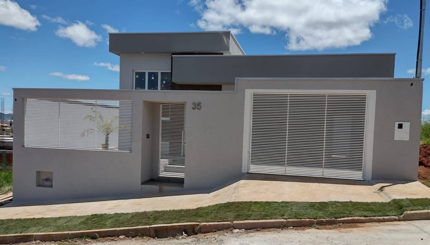 CASA FAMILIAR C/ ESPAÇO GOURMET NO RESIDENCIAL SERRA MORENA: 3 Quartos, Suíte e 4 Vagas 2
