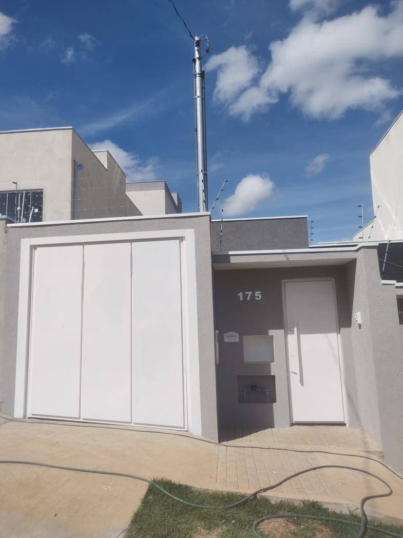 CASA MODERNA NO PARQUE REAL: Suíte, Jardim de Inverno e Preparação para Ar/Solar