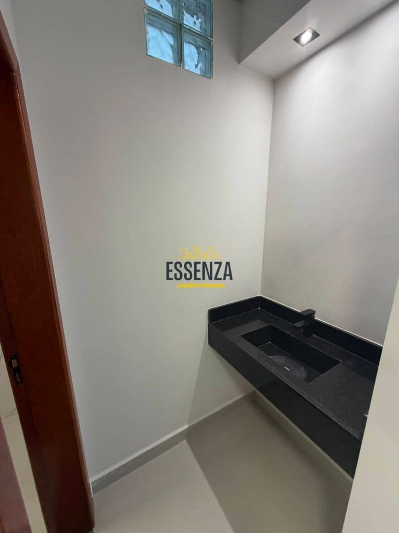 EXCELENTE CASA À VENDA - PARQUE REAL